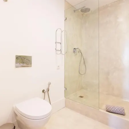 Airy Lapa 2 Bedroom River And Bridge Views Ac Apartmán *