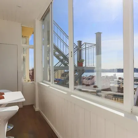 Airy Lapa 2 Bedroom River And Bridge Views Ac Apartment