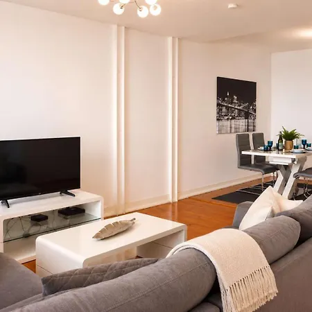 Airy Lapa 2 Bedroom River And Bridge Views Ac Apartment